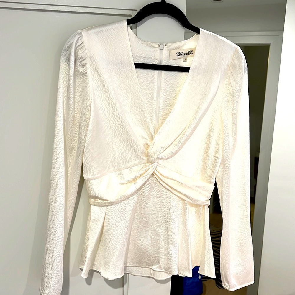 Never worn Silk Shimmery Diane Avon Furstenberg Blouse